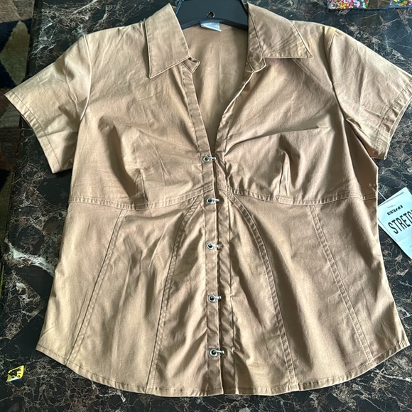NWT Women’s Button Down Shirts - Picture 3 of 11